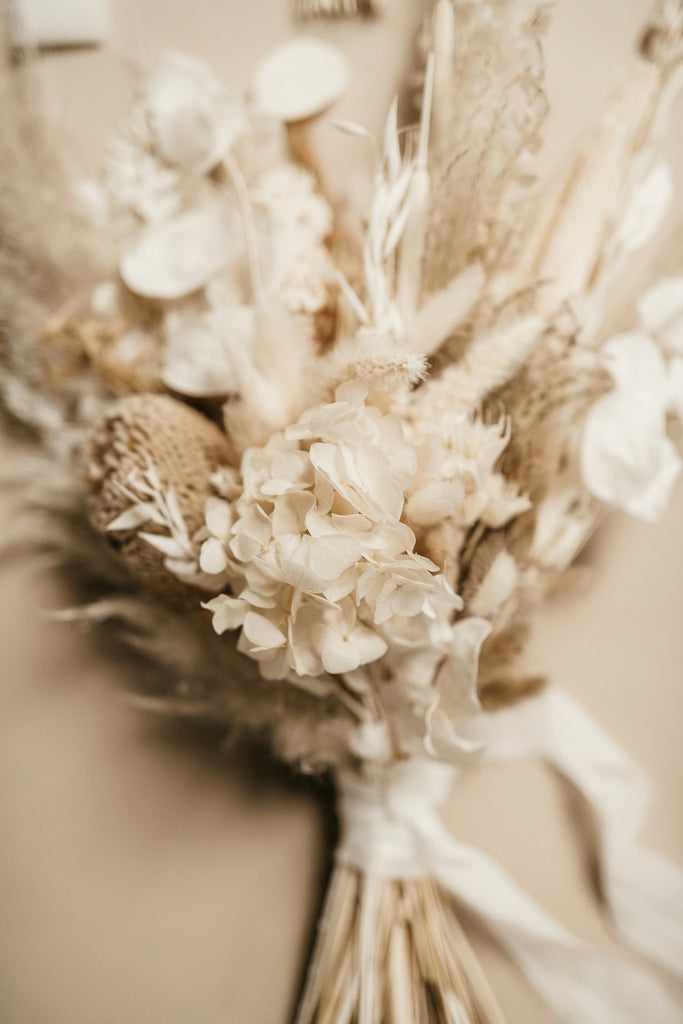 maxi dried flower bouquet